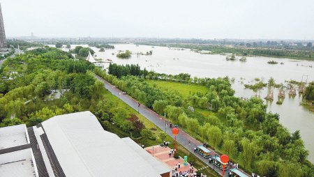 西安生态建设的又一样板工程灞桥生态湿地公园免费向市民开放,在这里