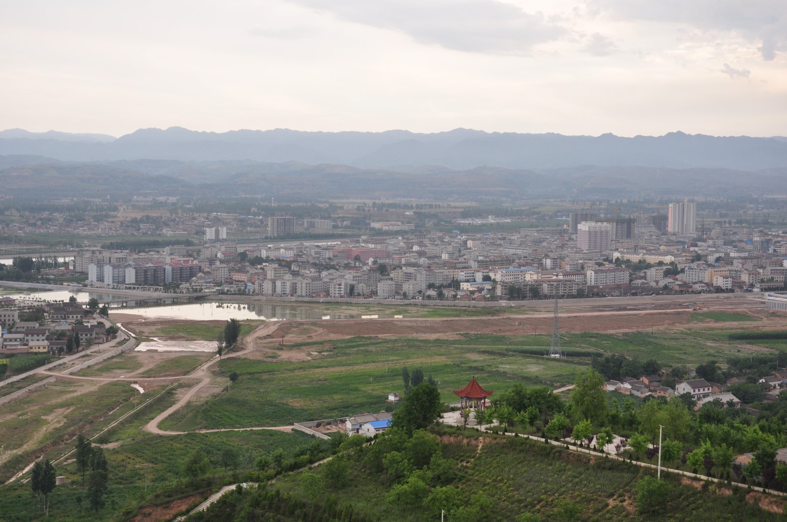 陇县北坡健康主题公园健走场地